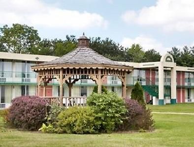 Macomb Inn Экстерьер фото