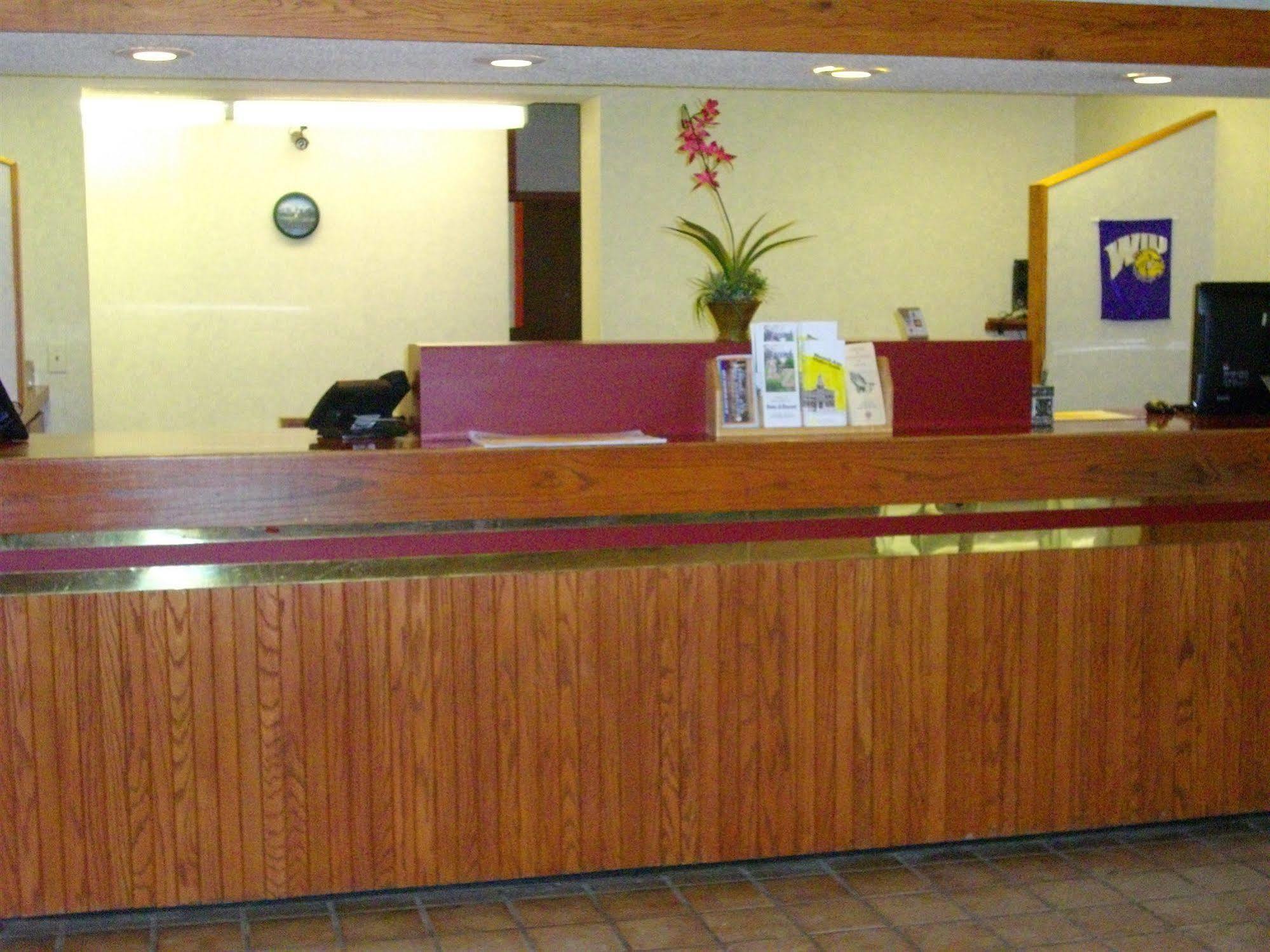 Macomb Inn Экстерьер фото
